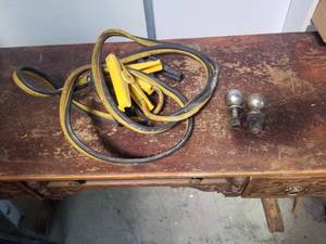 lot 264 image: Jumping cables and hitch balls and jack