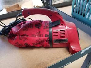 lot 297 image: Dirt Devil vacuum cleaner
