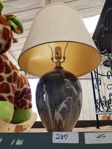 lot 287 image: Table lamp