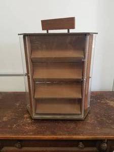 lot 268 image: Store rotating display with key