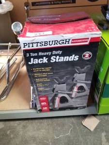 lot 283 image: Jack stand with lug nut wrench