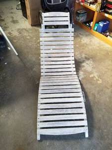 lot 307 image: Fold up wood lounge chair