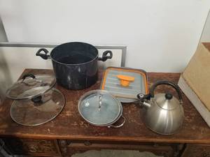 lot 305 image: Pots and pans