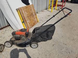 lot 308 image: Lawn mower -Poulan