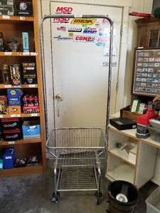 lot 312 image: Metal laundry cart