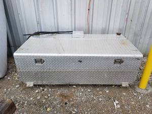 lot 317 image: Truck Aluminum  90 gallon tank with tool box