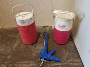 lot 8 image: Thermos coolers