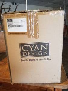 lot 11 image: Green vase in box