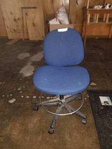 lot 39 image: Office Chair