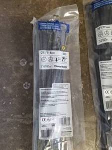 lot 35 image: 28 inch General purpose ties