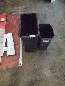 lot 44 image: Trash cans