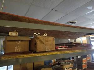 lot 92 image: Shelf lot