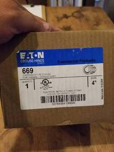lot 100 image: Commercial couplings lot