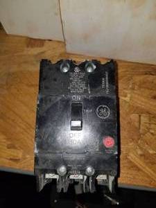 lot 135 image: GE circuit breaker
