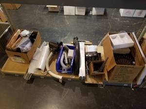 lot 200 image: Shelf lot