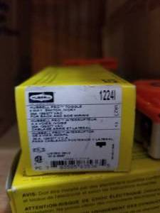 lot 361 image: Electrical outlets