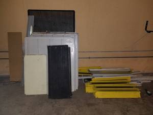 lot 394 image: metal shelf lot