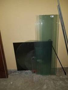 lot 395 image: Glass shelf lot