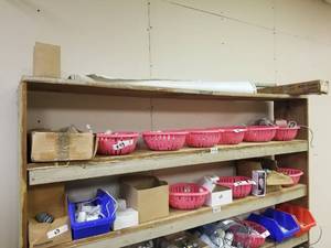 lot 402 image: Shelf 1 lot