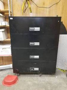 lot 413 image: File cabinet - locked