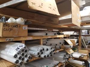 lot 423 image: Miscellaneous shelf Lot