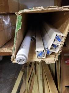 lot 445 image: Replacement bulbs