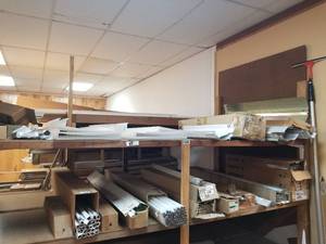 lot 448 image: Shelf lot