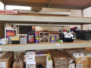 lot 471 image: Shelf lot