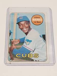 lot 23 image: Ernie Banks Topps baseball card #20