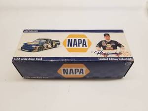 lot 33 image: Ron Hornaday Jr. #16 Napa 124 scale race truck