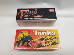 lot 56 image: Dale Earnhardt Sr. #3 and Kenny Irwin Jr. #27 Action diecast race cars 124