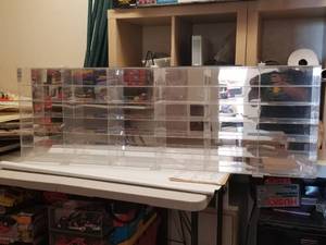 lot 88 image: Display case for 124 scale cars holds 36