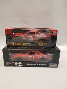 lot 82 image: Dale Earnhardt #3 and Michael Waltrip #21 Revell diecast race cars 124