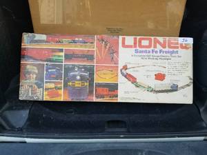 lot 36 image: Lionel Santa Fe Freight line train set