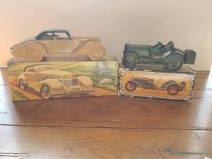 lot 34 image: Avon after shave decanters in boxes - Cord 37 and Straight 8 cars
