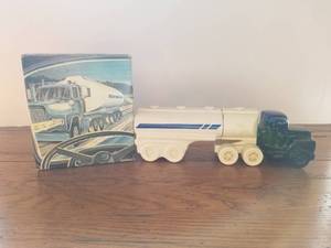 lot 27 image: Avon - Big Rig -wild country aftershave with box