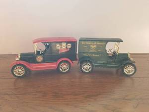 lot 35 image: Ertl metal banks with keys for both - Pep Boys and Boy Scouts