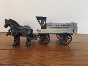 lot 165 image: Ertl - The Texas Company horse drawn wagon