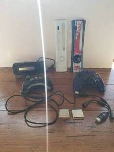lot 135 image: Xbox 360 accessories lot