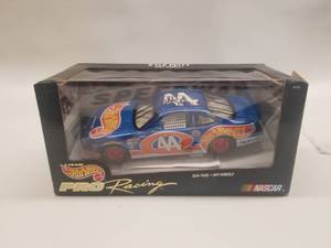 lot 77 image: Kyle Petty Hot wheels diecast 124 racecar - Autographed - Authenticity unknown