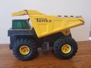 lot 126 image: Tonka dump truck