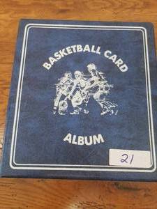 lot 21 image: Binder full of mixed sports cards - 500 cards