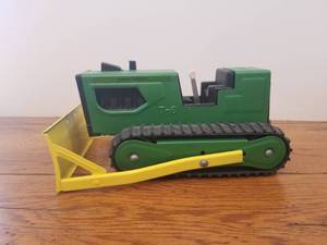 lot 102 image: Tonka T6 Bulldozer - painted John Deere Green