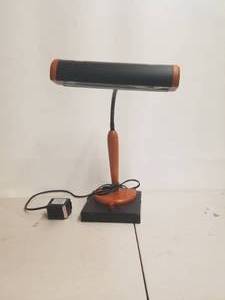lot 153 image: Nice wood desk lamp