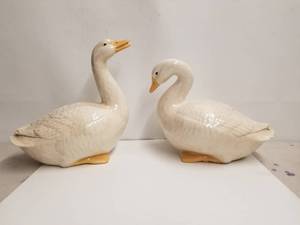lot 253 image: Ceramic Geese