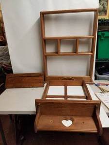 lot 259 image: Wood shelfs - total of 3
