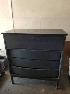 lot 251 image: Bedroom set, dresser, 2 night stands, headboard