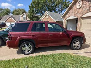 lot 1 image: 2008 Chevrolet Trailblazer, Clean Title, 122931 miles, Vin Number 1GNDS13S282215000,  Keys, Runs, Inspection Sticker Good Until 522