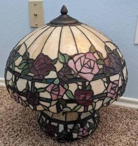 lot 17 image: Tiffany style table lamp. Estimated 18 inches high and diameter around 15.