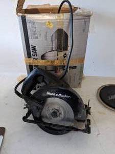 lot 44 image: Black and Decker 5 12 inches Circular Saw.